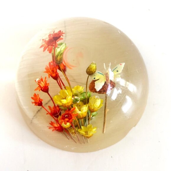 Vintage Lucite Paperweight Butterfly and Real Flowers Mid Century - Picture 9 of 9